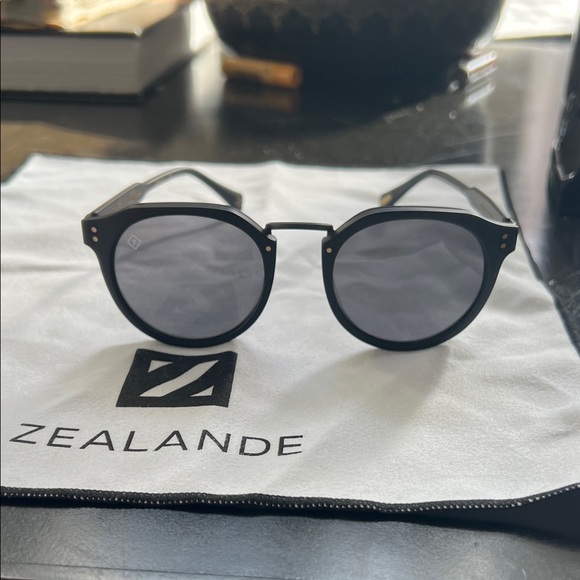 RAEN Black Round Sunglasses - Picture 1 of 4
